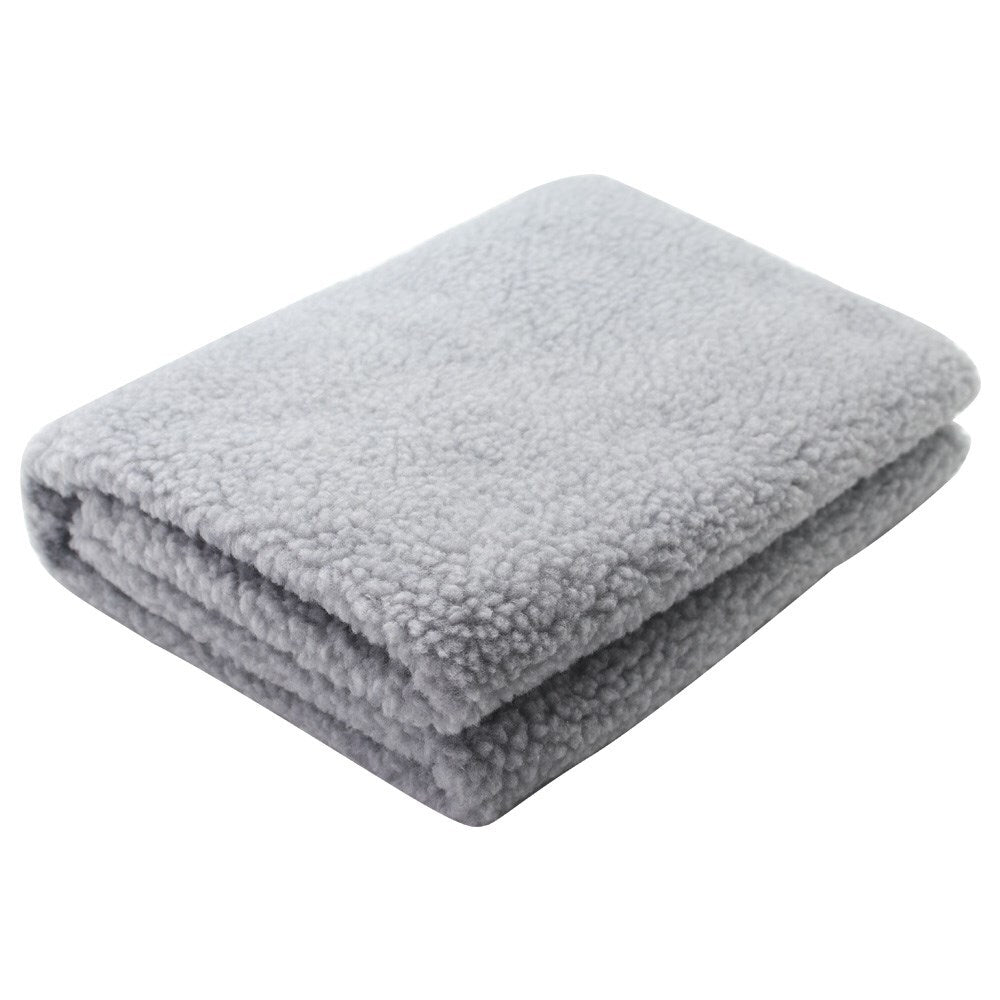 Soft & Warm Fleece Blanket for Dogs, Cats, Puppies and Kittens