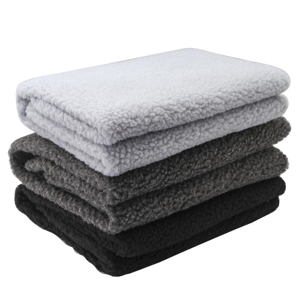 Soft & Warm Fleece Blanket for Dogs, Cats, Puppies and Kittens